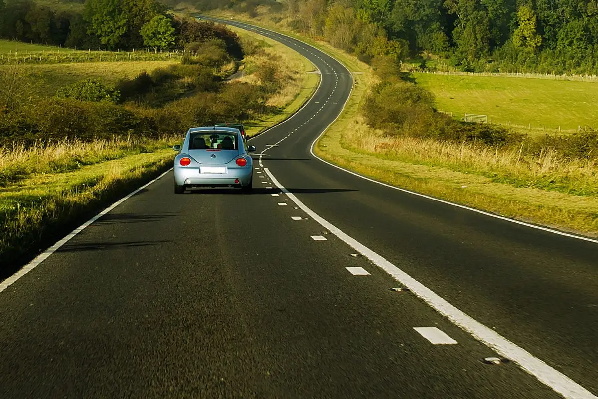 Cosa controllare nei sistemi di assistenza alla guida prima dei viaggi estivi Cosa controllare nei sistemi di assistenza alla guida prima dei viaggi estivi