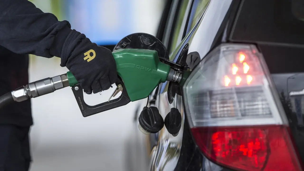 Il trucco per ridurre il consumo di carburante in autostrada: funziona davvero? Il trucco per ridurre il consumo di carburante in autostrada: funziona davvero?