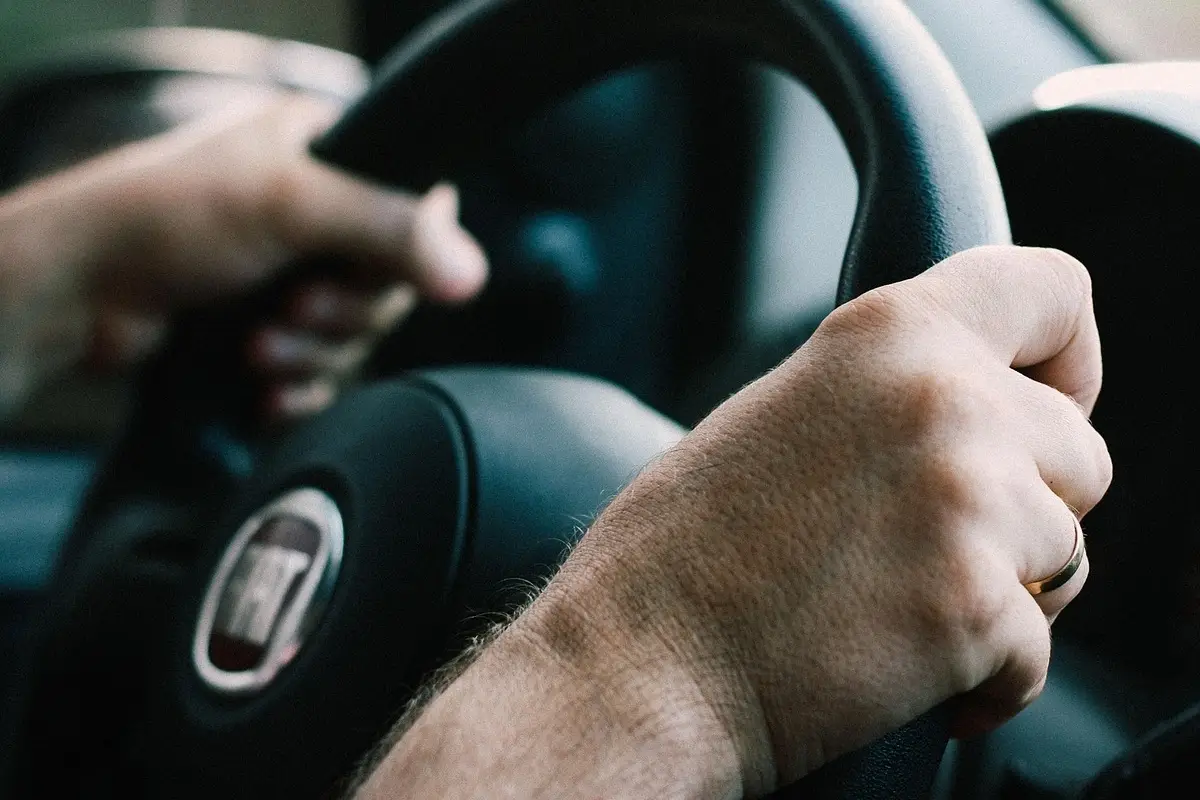Il trucco per ridurre il consumo di carburante in autostrada: funziona davvero? Il trucco per ridurre il consumo di carburante in autostrada: funziona davvero?