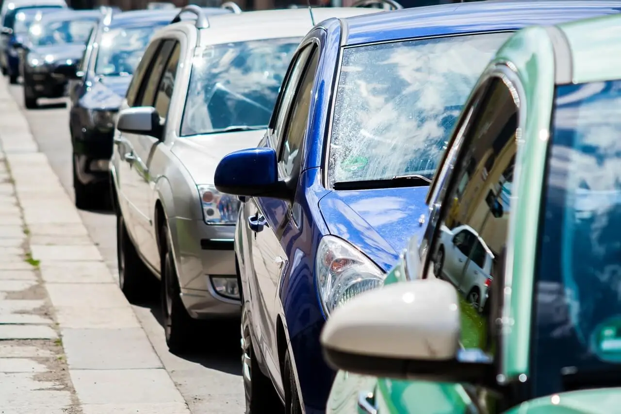 Come difendere l’auto dai furti nei parcheggi pubblici: strategie efficaci 2025 Come difendere l’auto dai furti nei parcheggi pubblici: strategie efficaci 2025