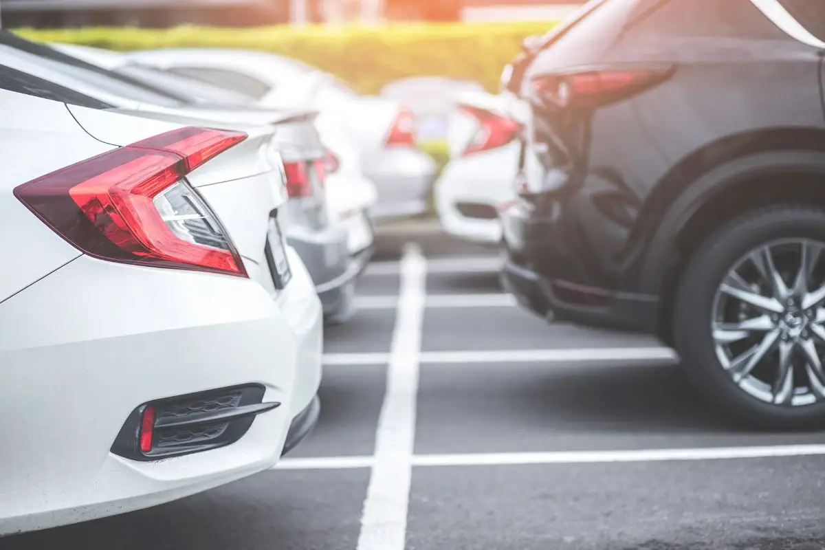 Come difendere l’auto dai furti nei parcheggi pubblici: strategie efficaci 2025 Come difendere l’auto dai furti nei parcheggi pubblici: strategie efficaci 2025