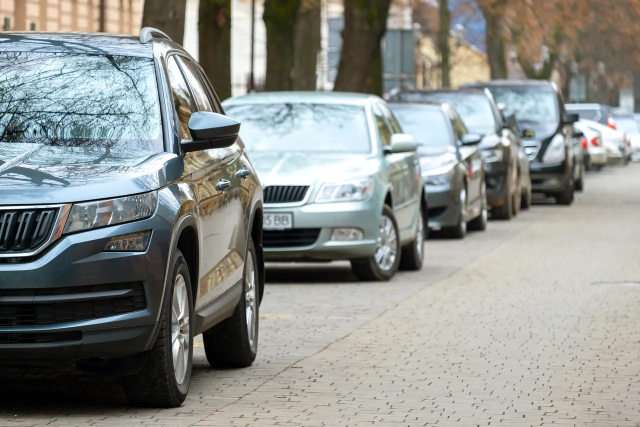 Come difendere l’auto dai furti nei parcheggi pubblici: strategie efficaci 2025 Come difendere l’auto dai furti nei parcheggi pubblici: strategie efficaci 2025