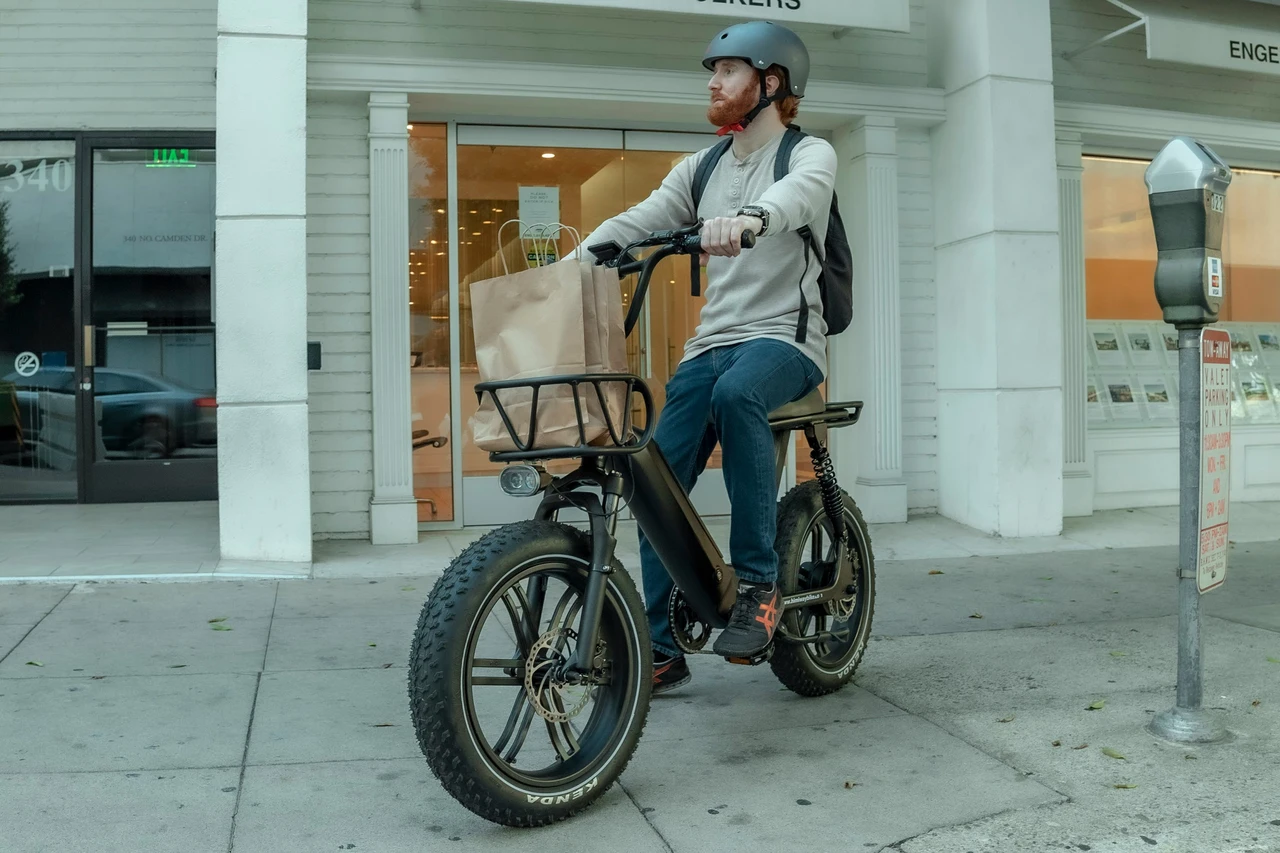 Nuove regole per bici e monopattini nel codice della strada: ecco cosa cambia davvero Nuove regole per bici e monopattini nel codice della strada: ecco cosa cambia davvero