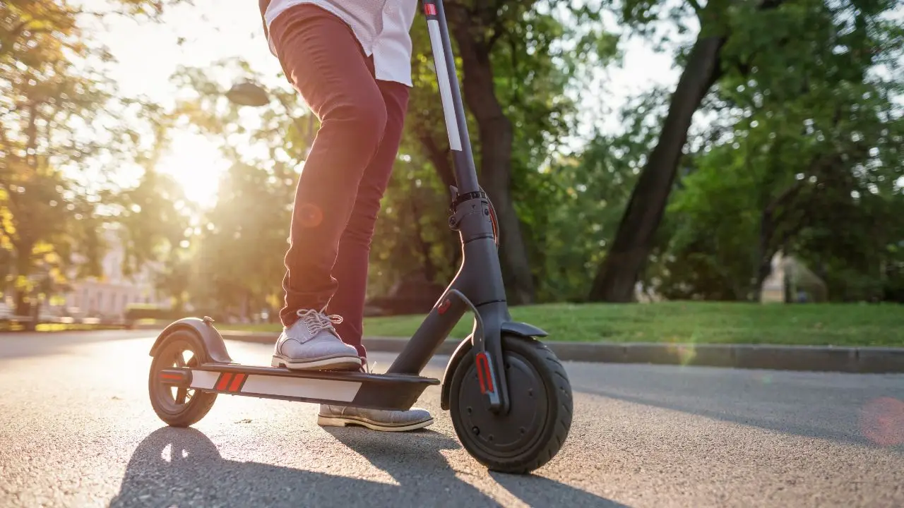 Mobilità urbana e sicurezza stradale: cosa cambia per chi si muove con veicoli elettrici leggeri Mobilità urbana e sicurezza stradale: cosa cambia per chi si muove con veicoli elettrici leggeri