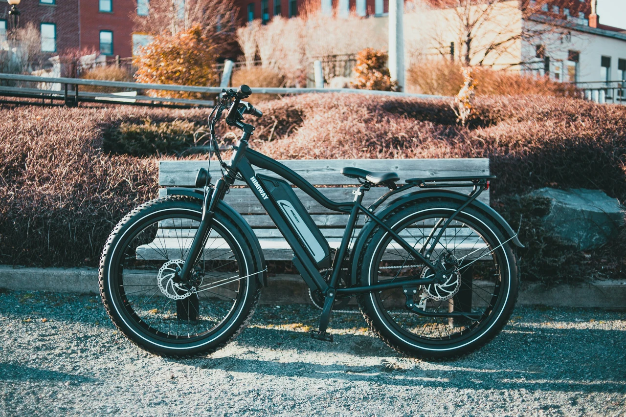 Come evitare multe con i nuovi obblighi su monopattini e biciclette elettriche: la guida aggiornata Come evitare multe con i nuovi obblighi su monopattini e biciclette elettriche: la guida aggiornata