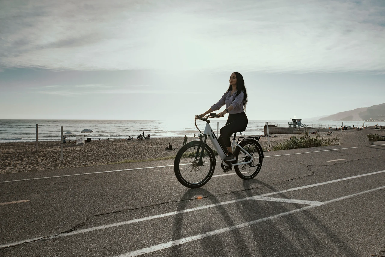 Come evitare multe con i nuovi obblighi su monopattini e biciclette elettriche: la guida aggiornata Come evitare multe con i nuovi obblighi su monopattini e biciclette elettriche: la guida aggiornata