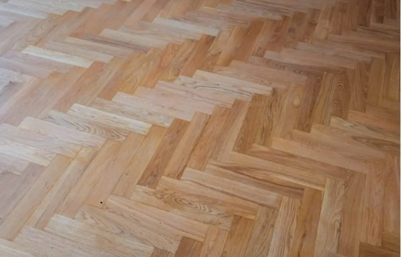 Come proteggere il parquet dal caldo estivo: la soluzione dell’architetto per giugno Come proteggere il parquet dal caldo estivo: la soluzione dell’architetto per giugno