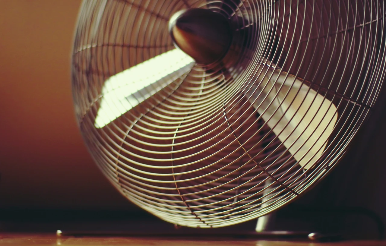 Scopri il trucco per raffreddare la camera da letto senza climatizzatore: i consigli dell’ingegnere energetico per l’estate Scopri il trucco per raffreddare la camera da letto senza climatizzatore: i consigli dell’ingegnere energetico per l’estate