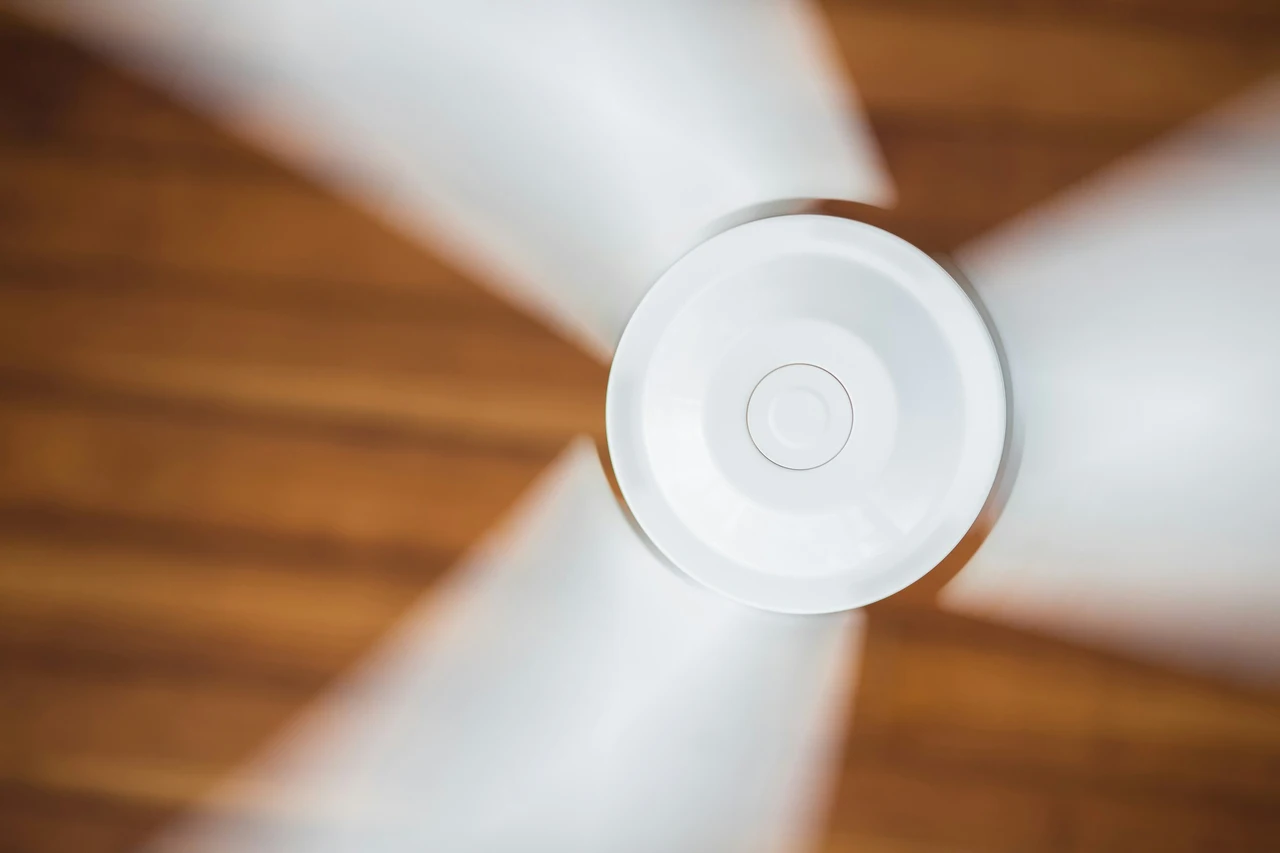 Scopri il trucco per raffreddare la camera da letto senza climatizzatore: i consigli dell’ingegnere energetico per l’estate Scopri il trucco per raffreddare la camera da letto senza climatizzatore: i consigli dell’ingegnere energetico per l’estate