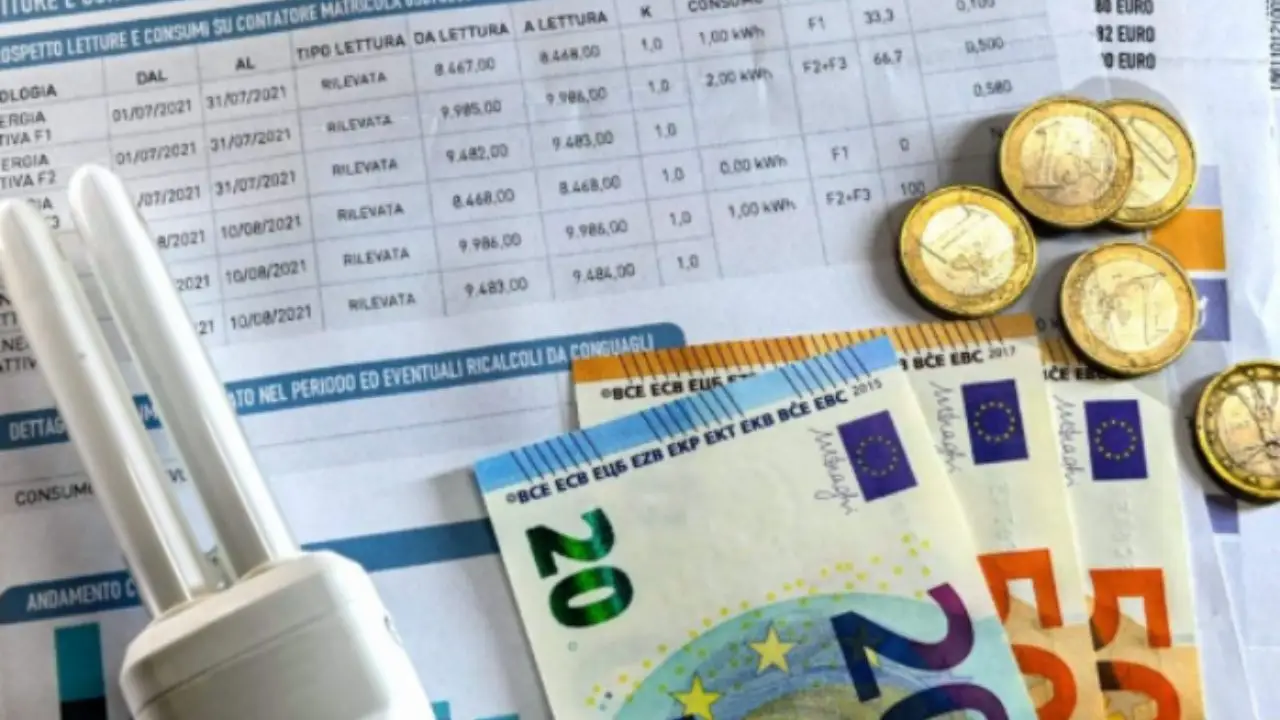 Come ridurre i consumi energetici del frigorifero con il trucco dell’elettricista per giugno Come ridurre i consumi energetici del frigorifero con il trucco dell’elettricista per giugno
