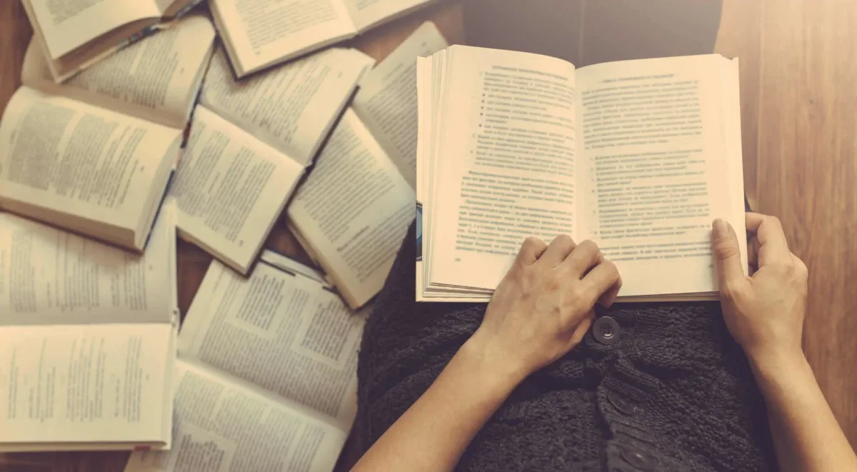 Il metodo rapido per eliminare la polvere dai libri antichi: il consiglio del restauratore per giugno Il metodo rapido per eliminare la polvere dai libri antichi: il consiglio del restauratore per giugno