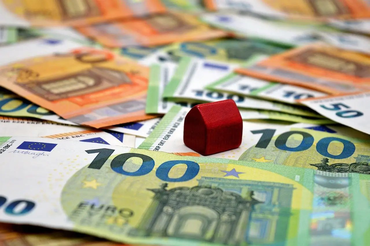 Lavori in casa in affitto: quali spese spettano davvero all'inquilino? Scopri cosa dice la legge Lavori in casa in affitto: quali spese spettano davvero all'inquilino? Scopri cosa dice la legge