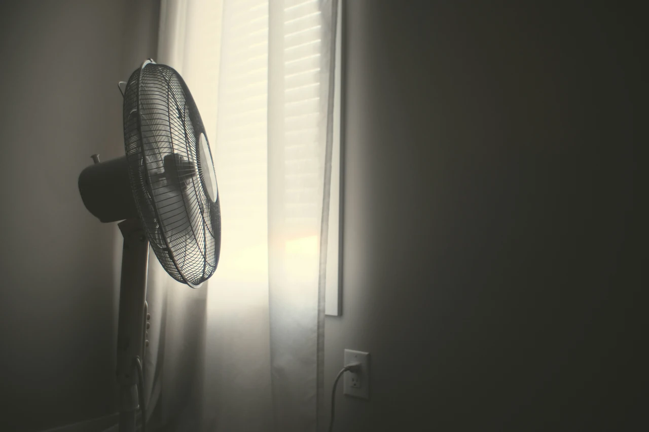 Come raffreddare la camera da letto senza climatizzatore: il metodo degli architetti Come raffreddare la camera da letto senza climatizzatore: il metodo degli architetti