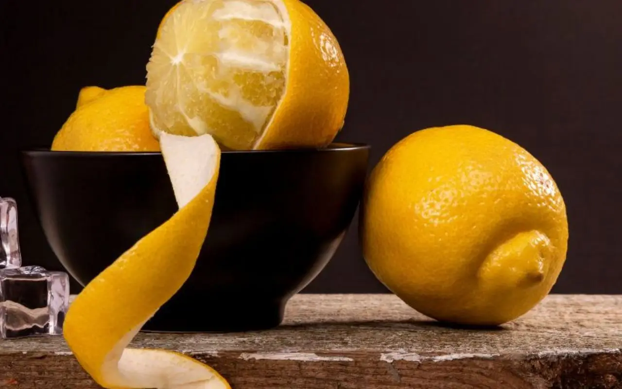 Non buttare le bucce di limone: ecco dove metterle per profumare tutta la casa Non buttare le bucce di limone: ecco dove metterle per profumare tutta la casa