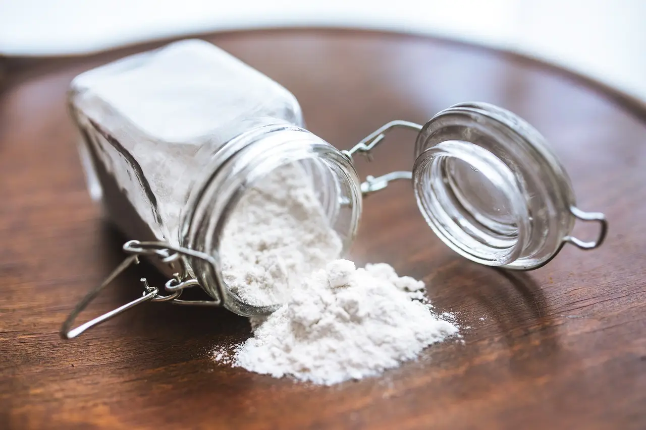 Polvere sui mobili impossibile da gestire? Un ingrediente da cucina per risolvere il problema Polvere sui mobili impossibile da gestire? Un ingrediente da cucina per risolvere il problema