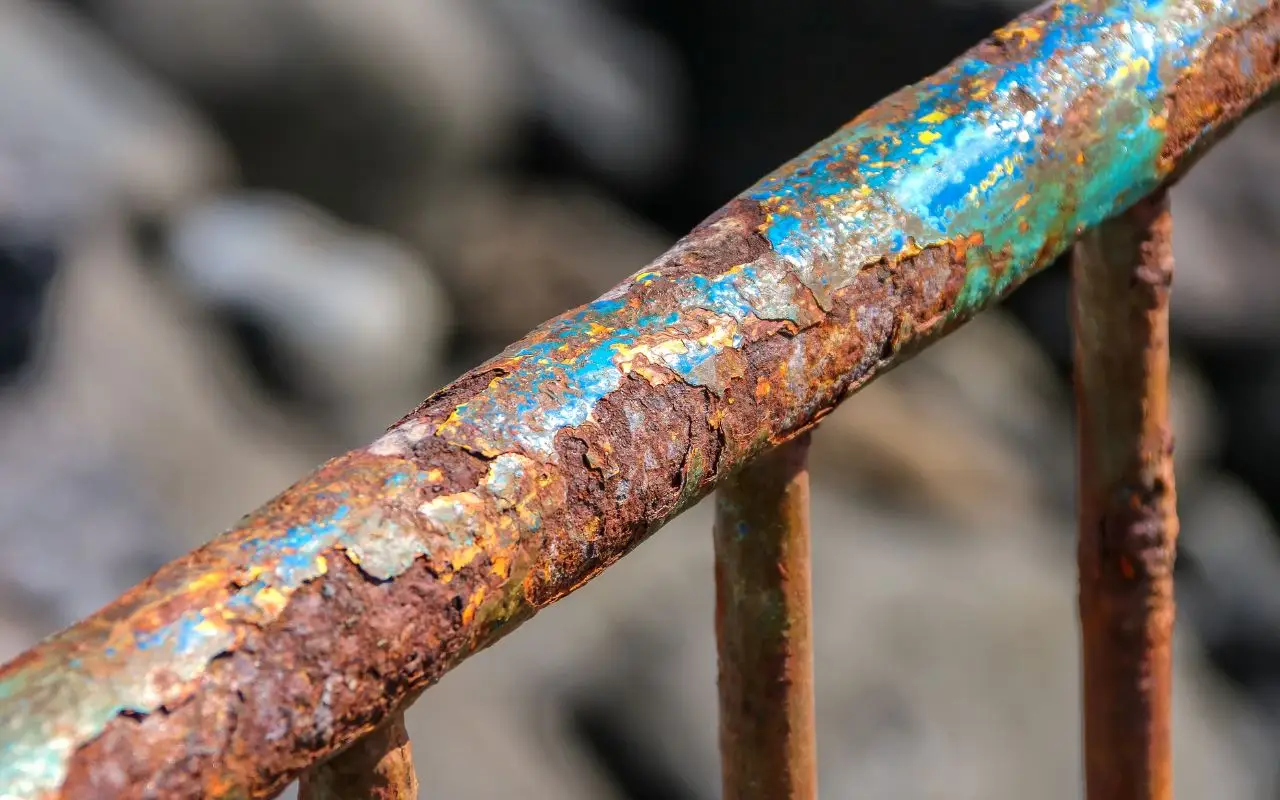 Feci di piccioni sul parapetto? Alcol etilico spray, la soluzione più diffusa nei cortili Feci di piccioni sul parapetto? Alcol etilico spray, la soluzione più diffusa nei cortili