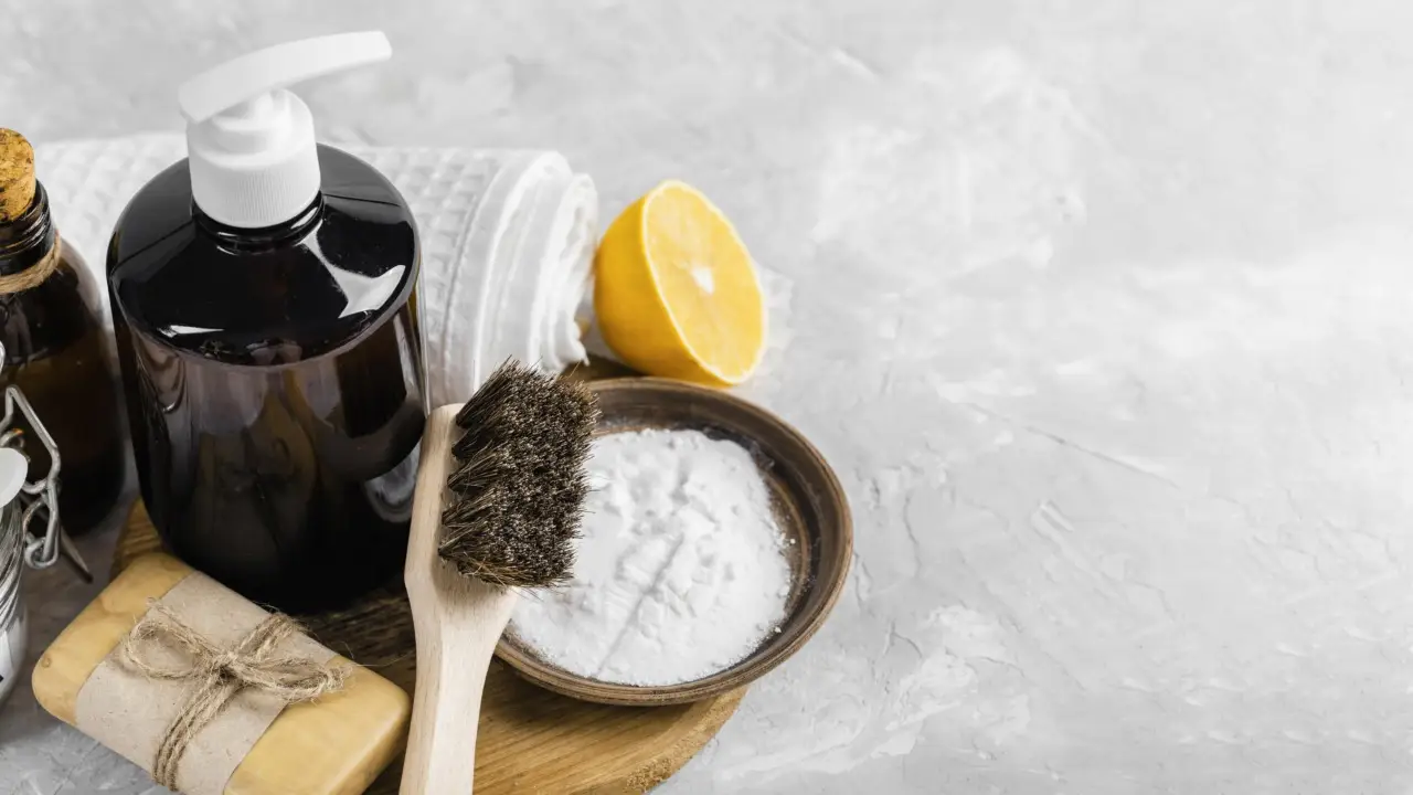 Vetri sempre macchiati dopo la pioggia? L’ingrediente naturale usato dagli addetti alle pulizie di hotel Vetri sempre macchiati dopo la pioggia? L’ingrediente naturale usato dagli addetti alle pulizie di hotel