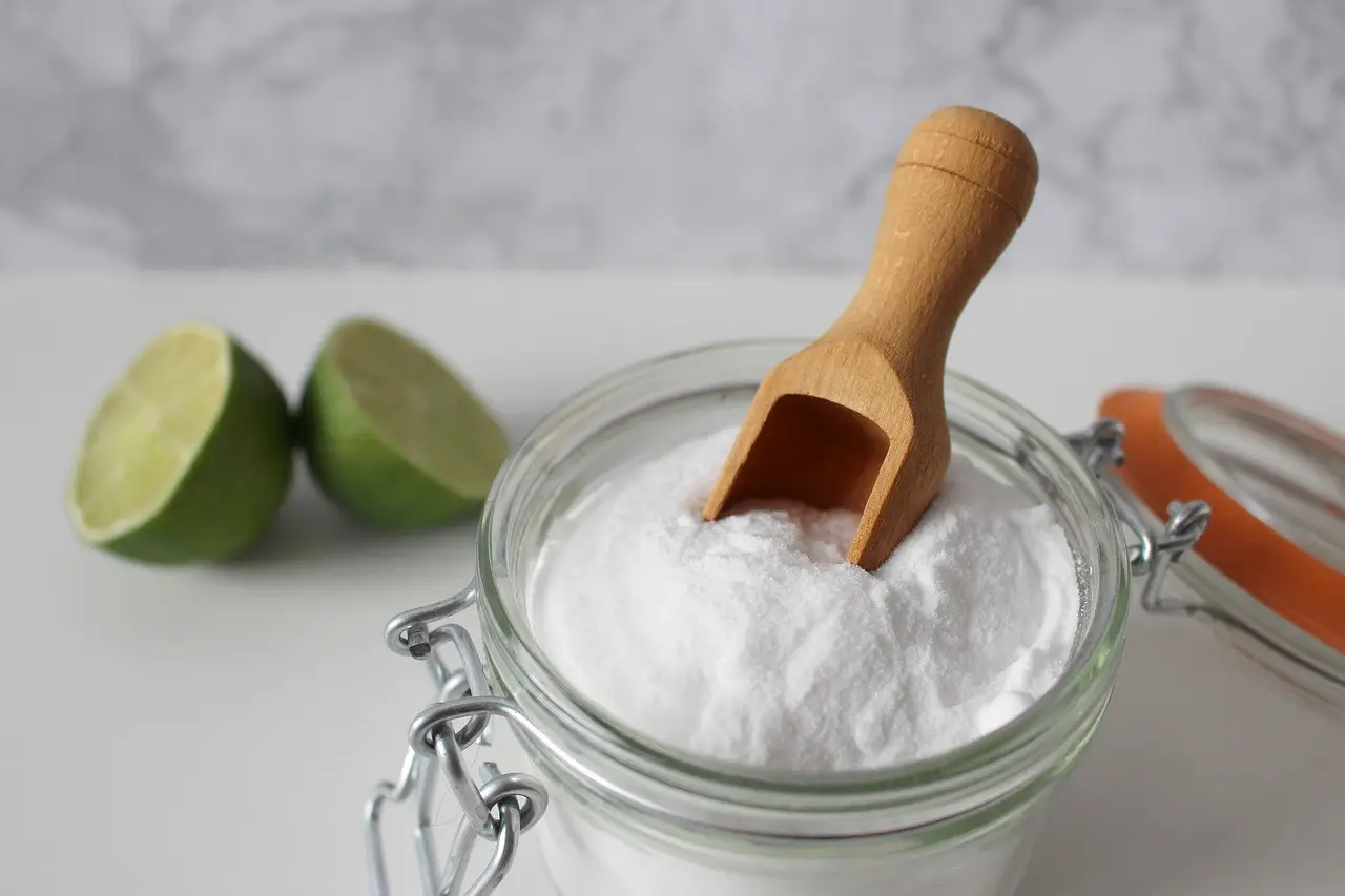 Vetri sempre macchiati dopo la pioggia? L’ingrediente naturale usato dagli addetti alle pulizie di hotel Vetri sempre macchiati dopo la pioggia? L’ingrediente naturale usato dagli addetti alle pulizie di hotel