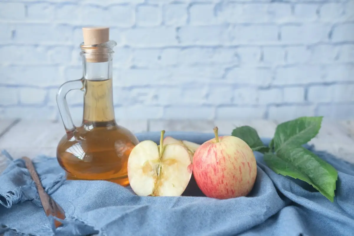 Mosche in cucina vicino alla frutta: il mix di aceto di mele e chiodi di garofano che circola sui forum Mosche in cucina vicino alla frutta: il mix di aceto di mele e chiodi di garofano che circola sui forum