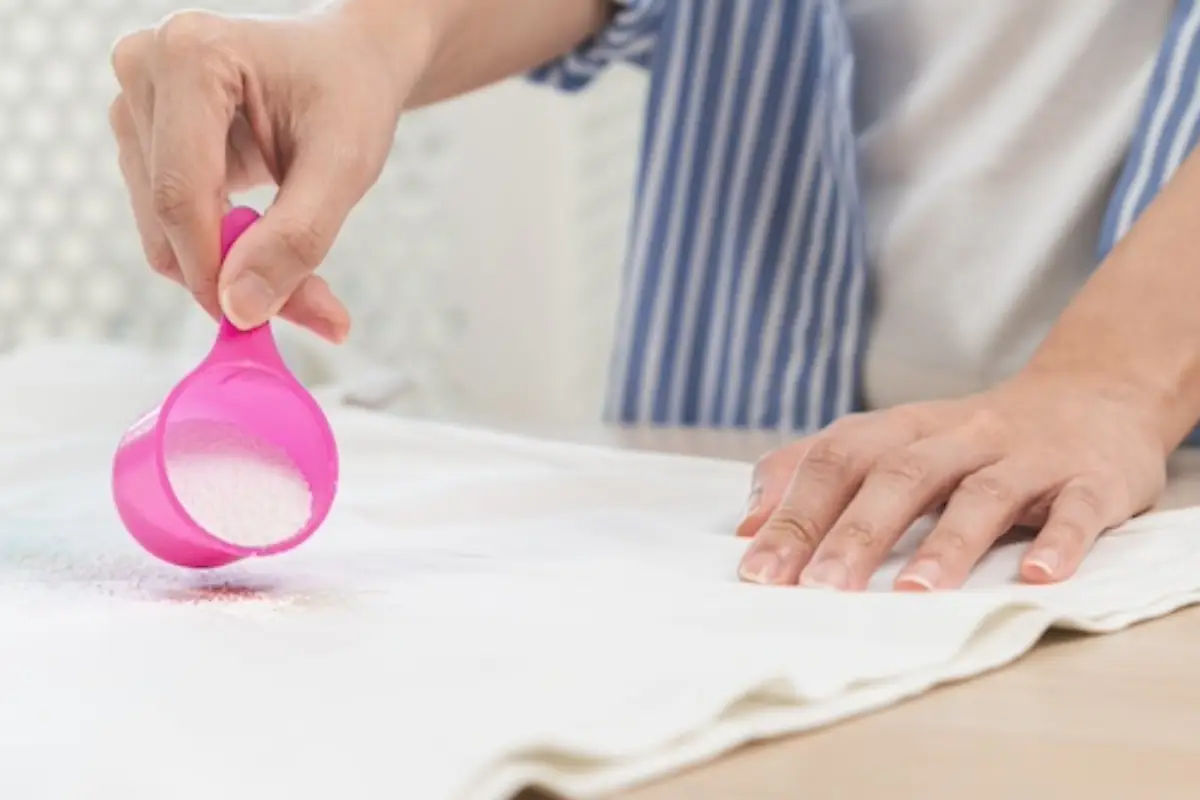 Scopri perché il bicarbonato risolve in fretta le macchie ostinate sui tessuti di casa Scopri perché il bicarbonato risolve in fretta le macchie ostinate sui tessuti di casa