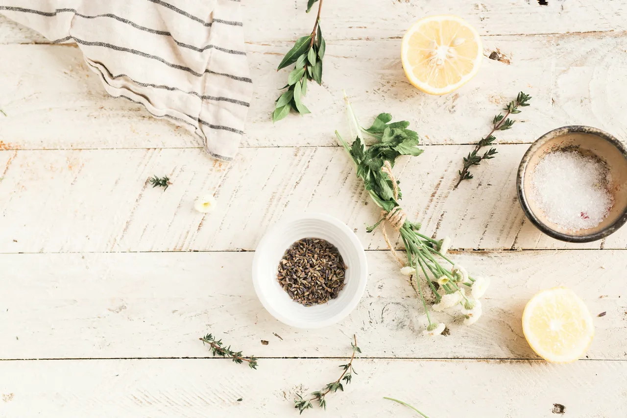 Sai come allontanare gli insetti in cucina con ingredienti semplici già in dispensa? Sai come allontanare gli insetti in cucina con ingredienti semplici già in dispensa?