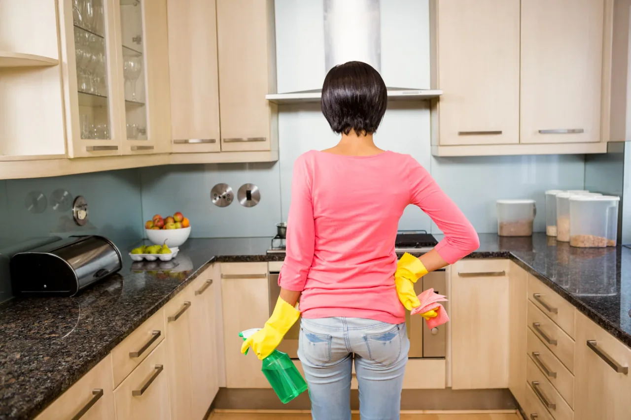 Sai come allontanare gli insetti in cucina con ingredienti semplici già in dispensa? Sai come allontanare gli insetti in cucina con ingredienti semplici già in dispensa?