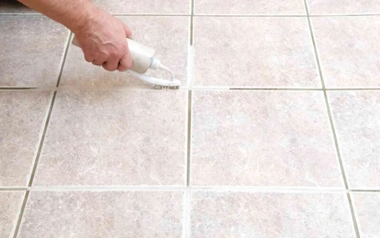 Vuoi evitare muffa tra le piastrelle? Scopri il trucco segreto dei casalinghi esperti Vuoi evitare muffa tra le piastrelle? Scopri il trucco segreto dei casalinghi esperti